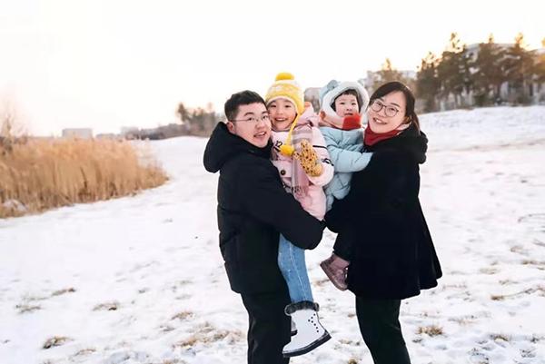 她叫刘丽华,是一名医生.