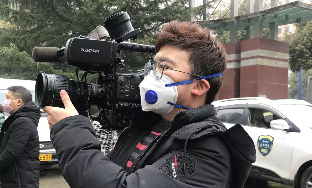 外宣民生中心记者:罗莹蕤 吴倩 田祺琪 采访彩虹社区工作人员守好疫情