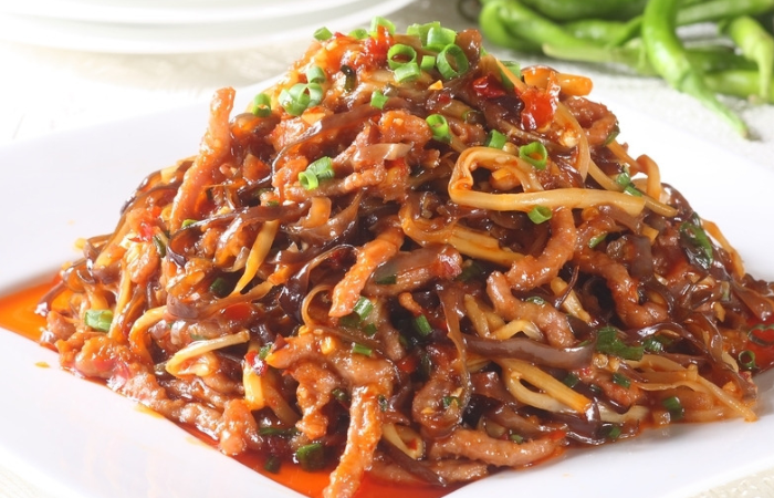 具有中国特色的传统名菜鱼香肉丝最正宗的做法是这样