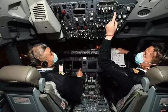 证券日报：航空公司成疫情防控“空中最美守护者”