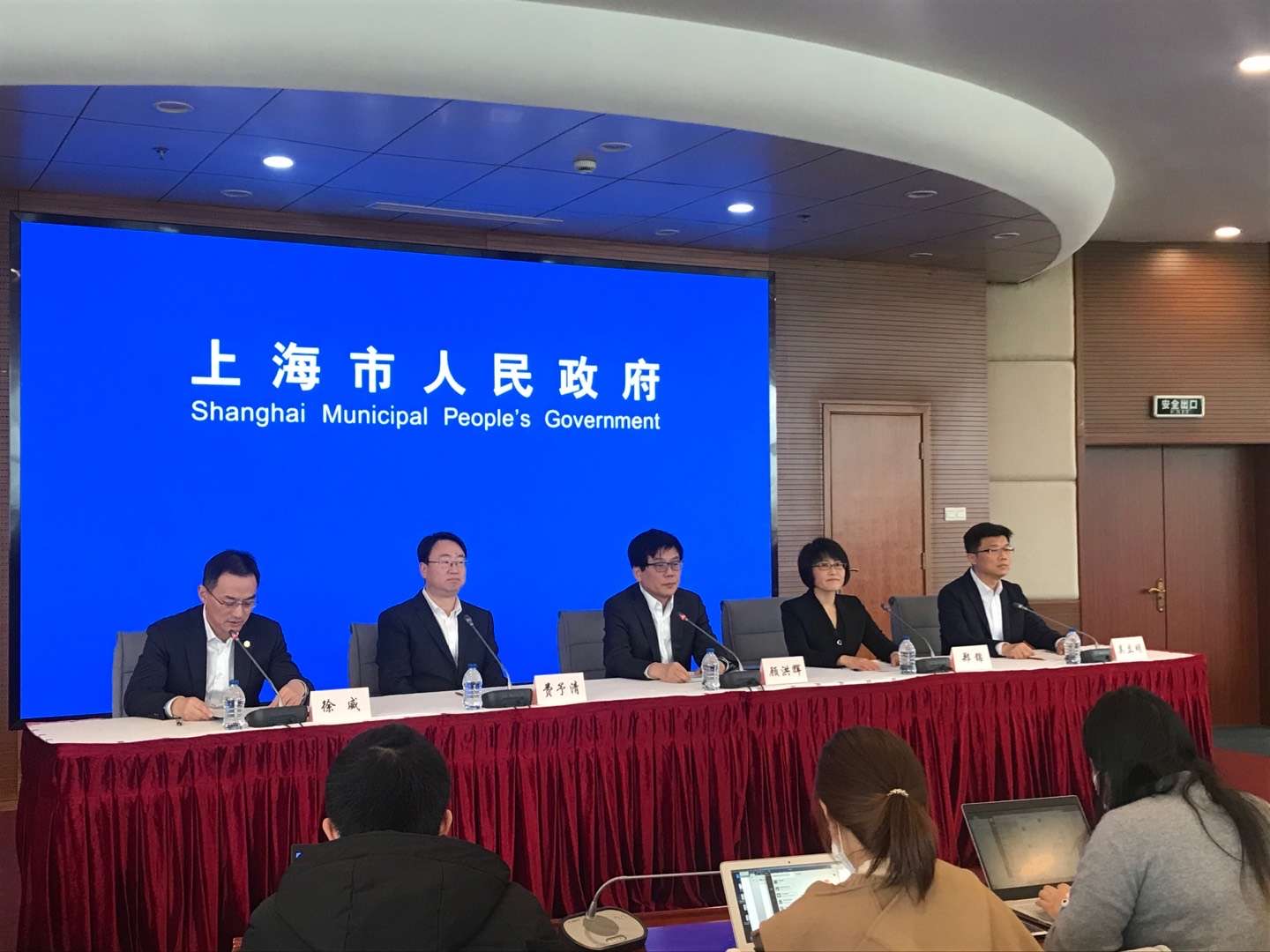 经济日报：上海：推迟调整社保缴费基数，预计将为企业减轻负担101亿元