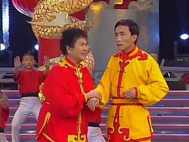 1998年春晚《功夫令》后来,任贤齐录制综艺《我的歌声里》时,还说起这