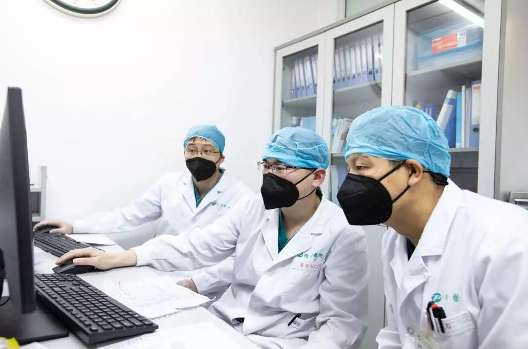 经济日报@最新确诊病例超2万，意味着什么？疫情“拐点”何时到来？