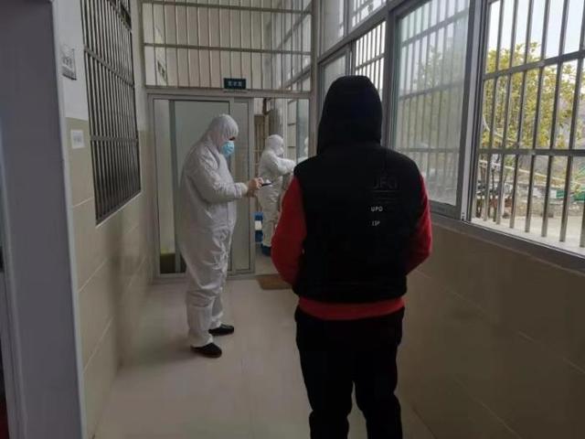 「福州新闻网」武汉男孩送女友被困蕲春 车上生活半月被民警救助