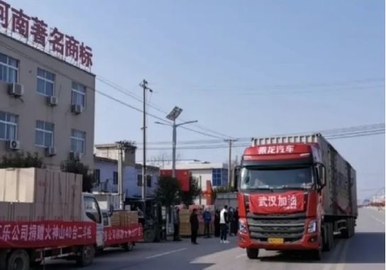#人民日报#宅在家中的日子里，这13个普通人的故事，看哭了……
