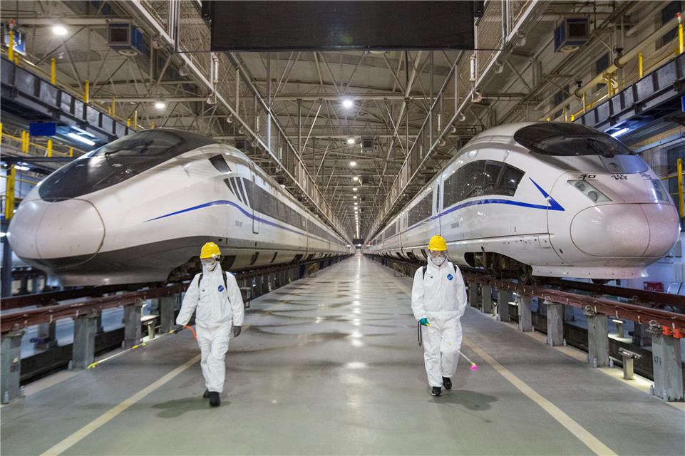 【经济日报】加强动车车体防疫消杀 确保动车“无毒”上线