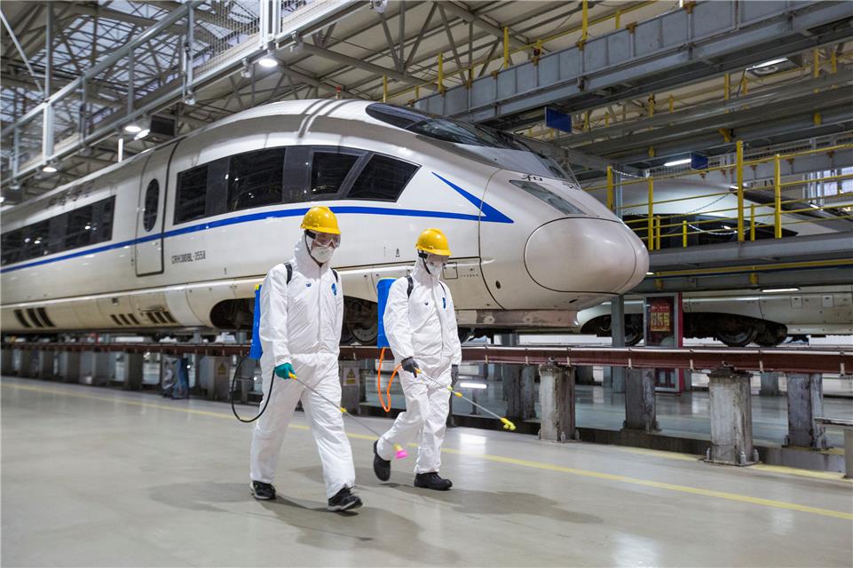【经济日报】加强动车车体防疫消杀 确保动车“无毒”上线