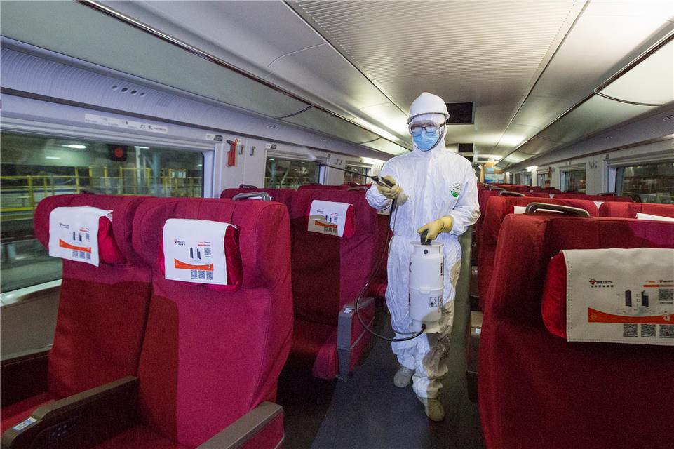 【经济日报】加强动车车体防疫消杀 确保动车“无毒”上线