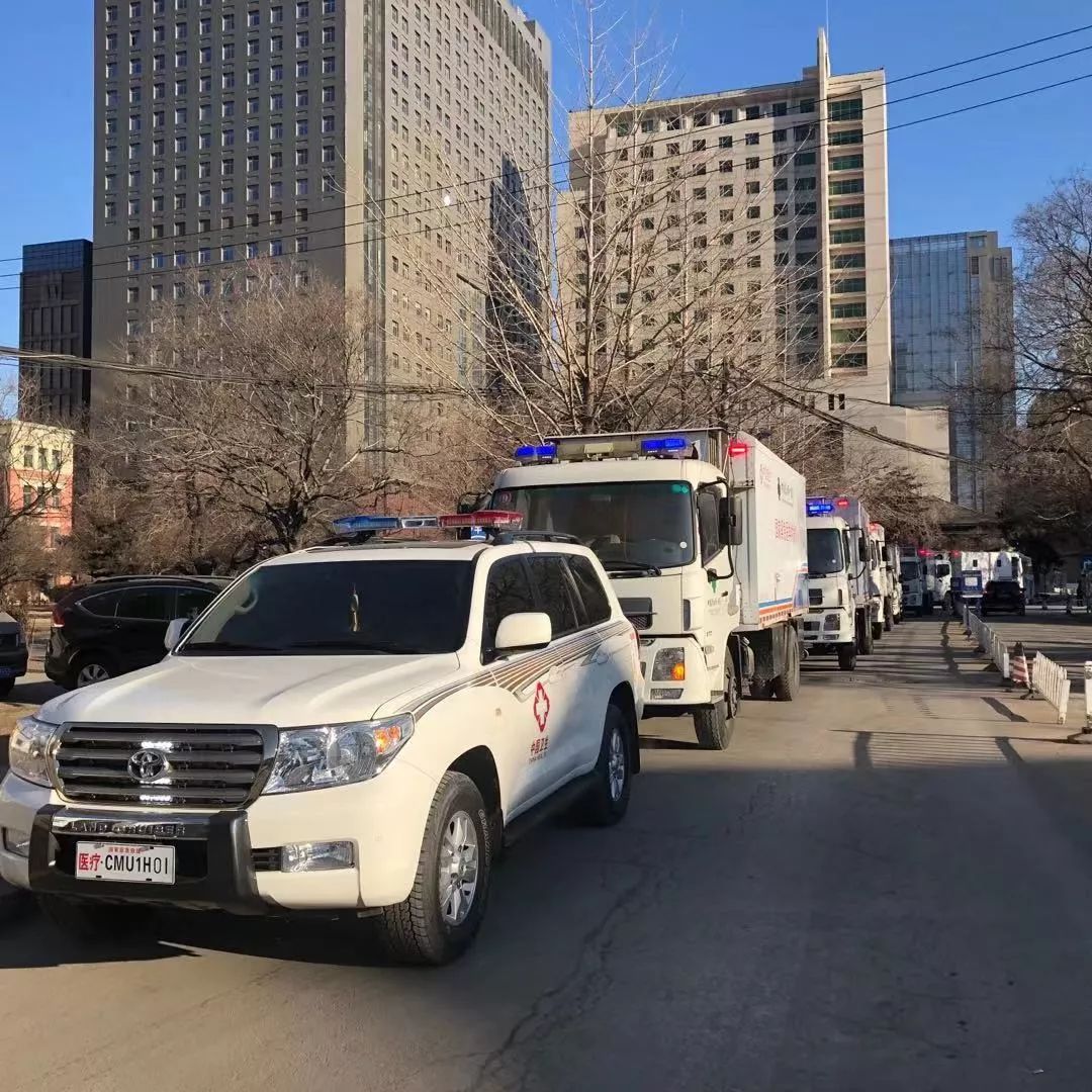 辽宁国家紧急医学救援队"方舱医院"车队出发驰援湖北!