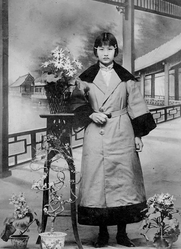 中国第一位女西医,我们现在喊的口号都是民国的她玩剩下的_人民号