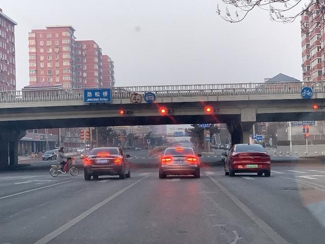 中国小康网：继续节假日模式 尾号限行延迟一周恢复