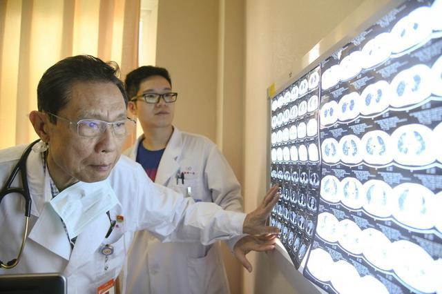 中国小康网■肺炎疫情实时动态！2月4日新增确诊病例3887例 火神山医院开始接诊 卫健委答疫情拐点