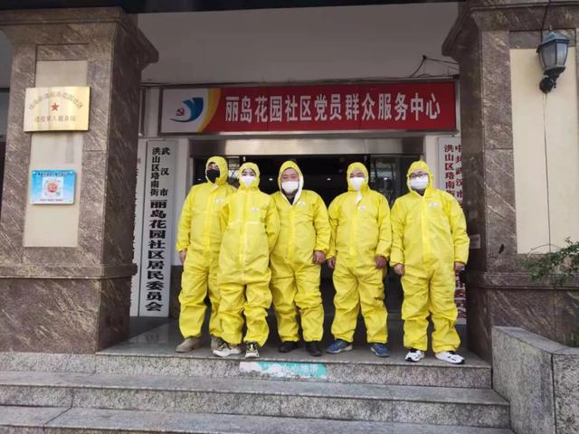 「德阳日报」绵竹90后女孩武汉封城前留下，汶川地震亲历者成为抗疫志愿者司机