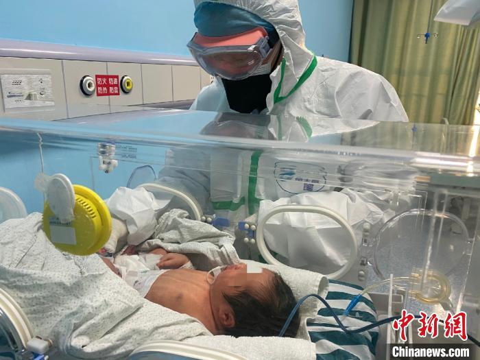 [红星新闻]武汉一出生30小时新生儿确诊 专家称或存母婴垂直传播