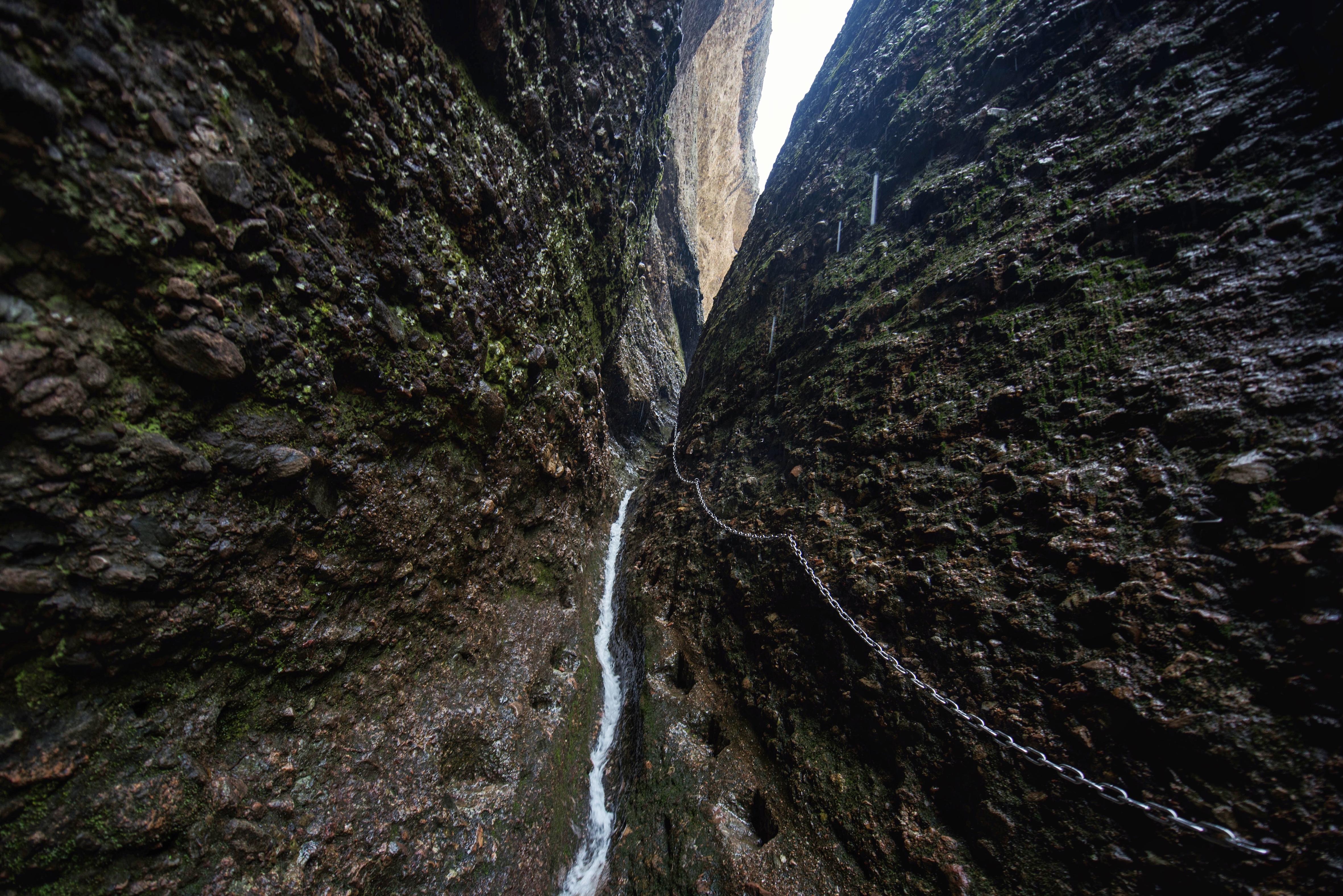 国内独一无二的裂谷地貌 被誉为中国版"东非大裂谷" 却鲜为人知