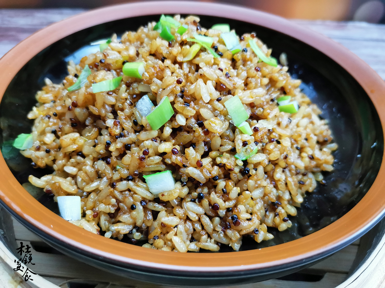 大厨揭秘酱油炒饭粒粒分明在锅中跳舞秘诀更有神秘食材加入