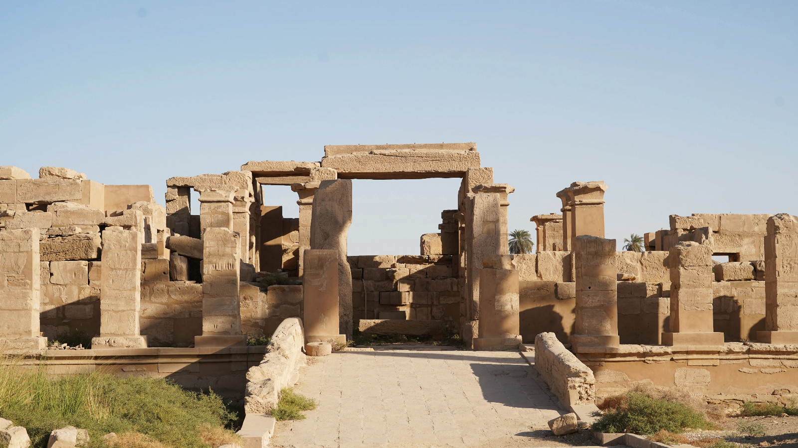 这座百门之都,在古埃及新王国期间十分繁华,今剩下众多古迹