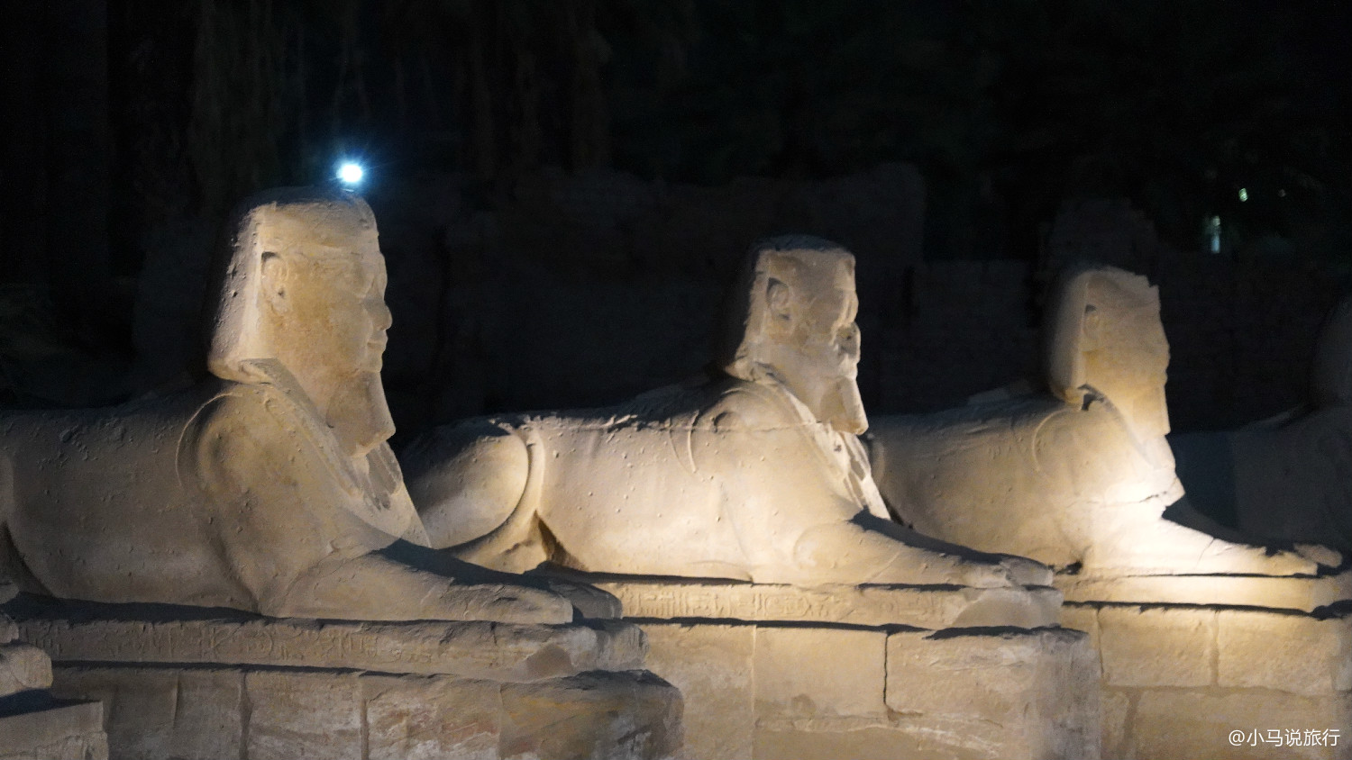 卢克索神庙的羊头人身雕塑