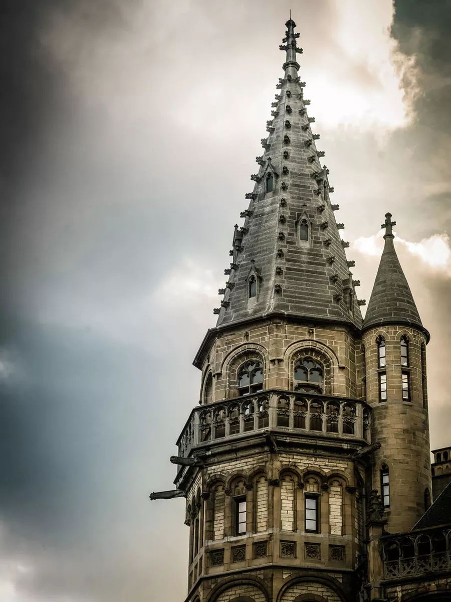 走入欧洲19世纪哥德式老邮局的特色民宿