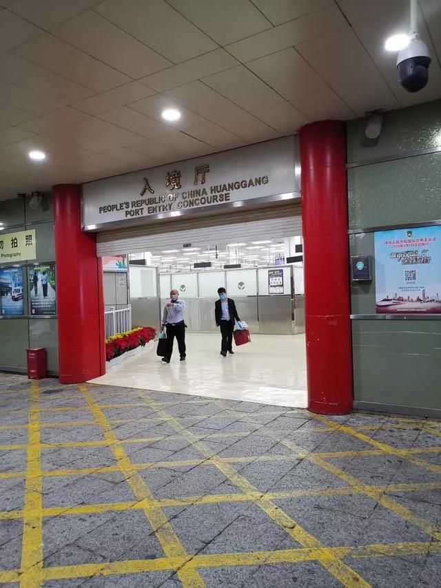 #深广电第一现场#紧急通知：8日零点起，所有内地入境香港人士需强制检疫14天