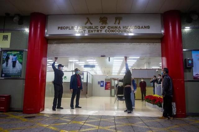 #深广电第一现场#紧急通知：8日零点起，所有内地入境香港人士需强制检疫14天