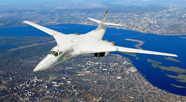 #辰龙军事#目标直指美国本土，2架核轰炸机火速逼近，明摆着不再是警告