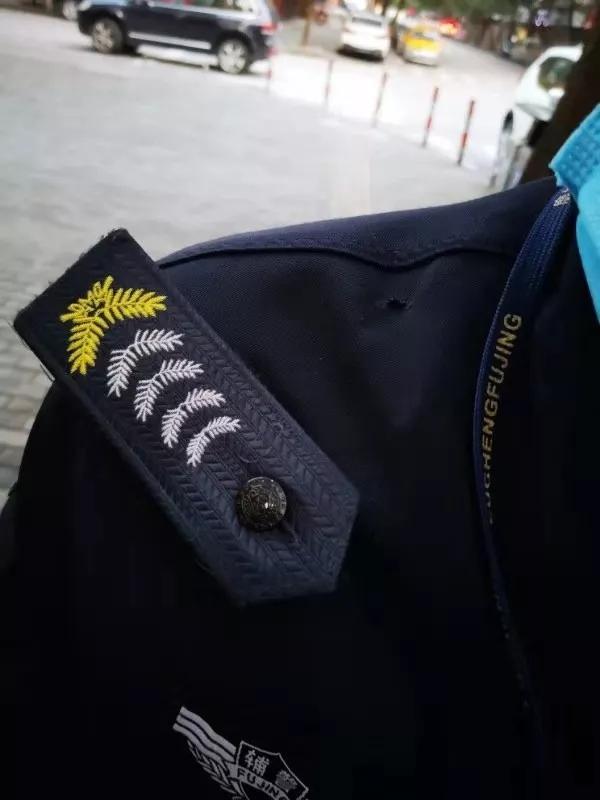 【红星新闻】挥刀猛砍，女子暴力抗拒防疫隔离！视频曝光！