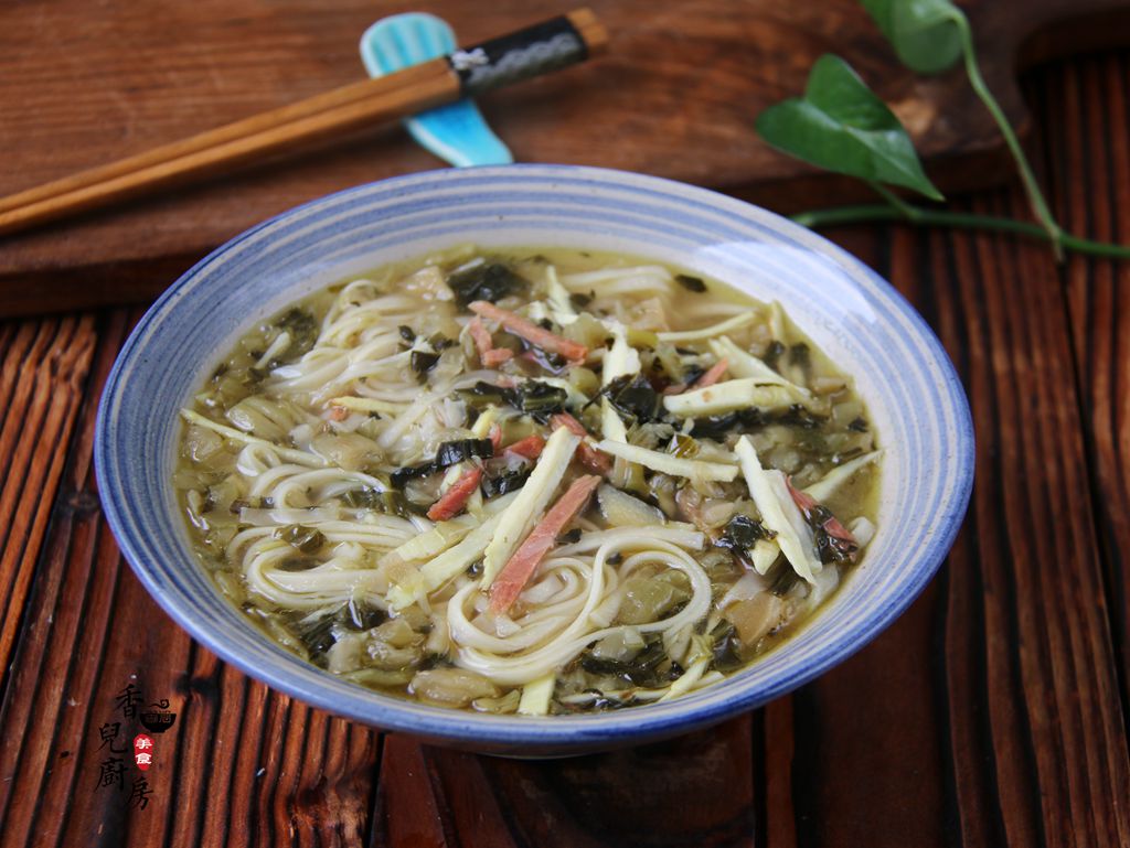 春天我家老公最馋这碗面滋味鲜美酸爽开胃天天吃也不腻