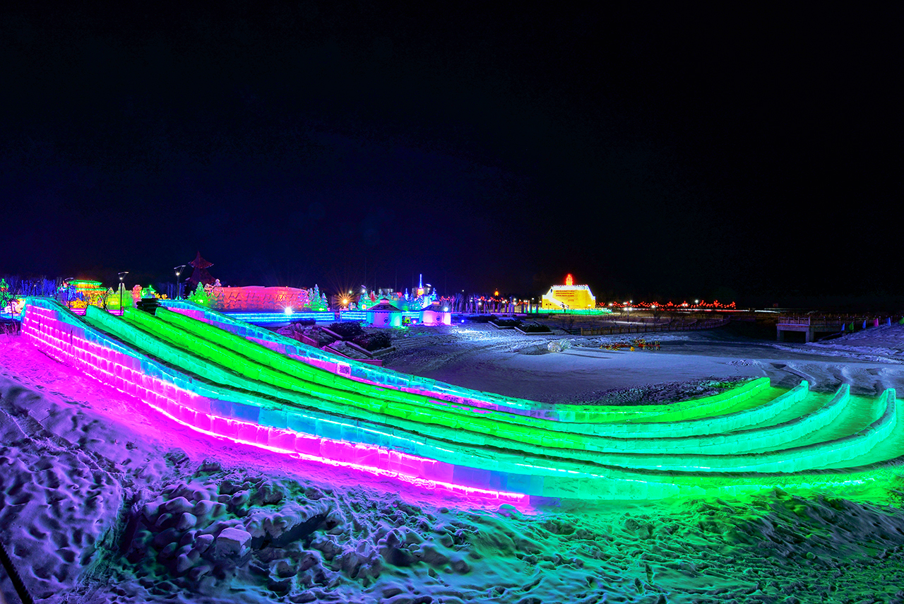 牙克石冰雕美景如童话世界