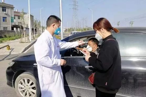 伉俪 高新区村医张权和妻子吴丽琴 "是党员,就到抗疫一线去!