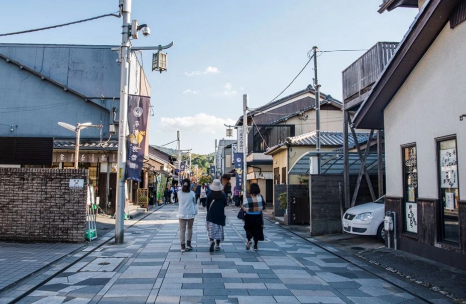 日本街頭出現的中文標語中國人看後表示十分感動