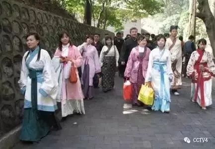 #中国教育报#今日元宵，咱们不闹！带孩子一起看这些诗歌习俗，祈福平安