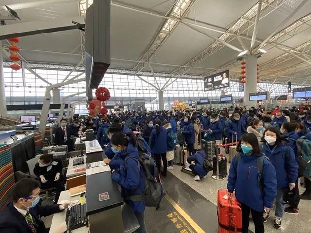 中国教育报■团购了蔬菜怎么去拿最安全有序？武汉这个小区的“领菜攻略”火了