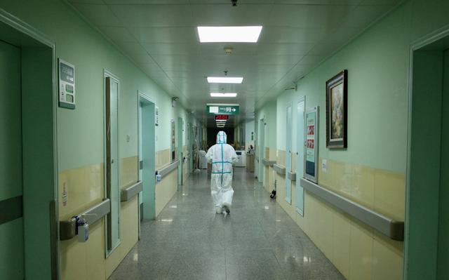 「纵相新闻」对医生吐口水将被严惩！国家公布7类疫情期间涉医违法犯罪行为