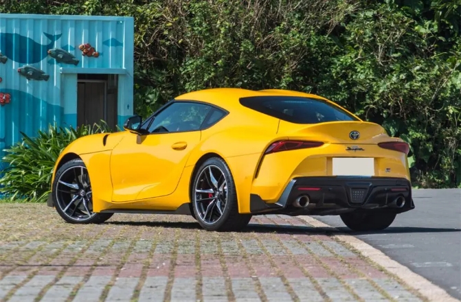 《速度与激情9》中的丰田车,典型的"扮猪吃老虎",帅过rx7!