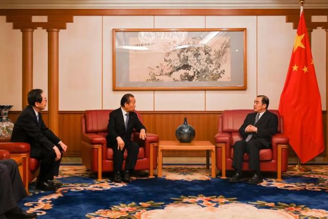 「长安街知事」日本高层：举全国之力助中国抗疫