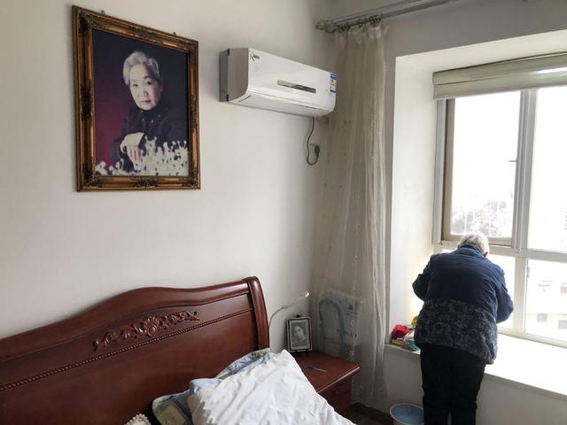 「红星新闻」九旬老人看护六旬染病儿子，是什么支撑起她的“硬核”