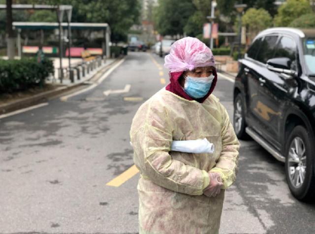 「红星新闻」九旬老人看护六旬染病儿子，是什么支撑起她的“硬核”