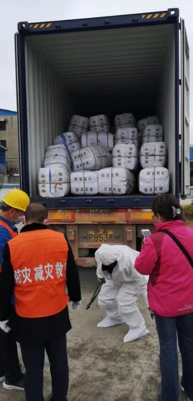 「经济日报」22600件棉大衣、16500床棉被等物资抵鄂 支援湖北省抗击疫情