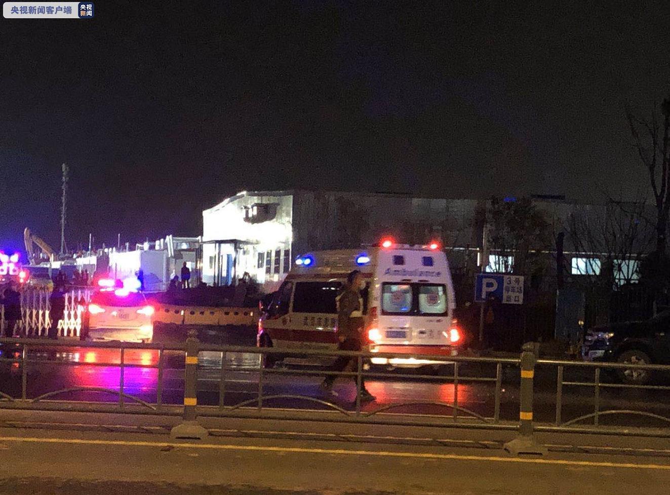 经济日报@湖北雷神山医院今晚收治首批转运患者