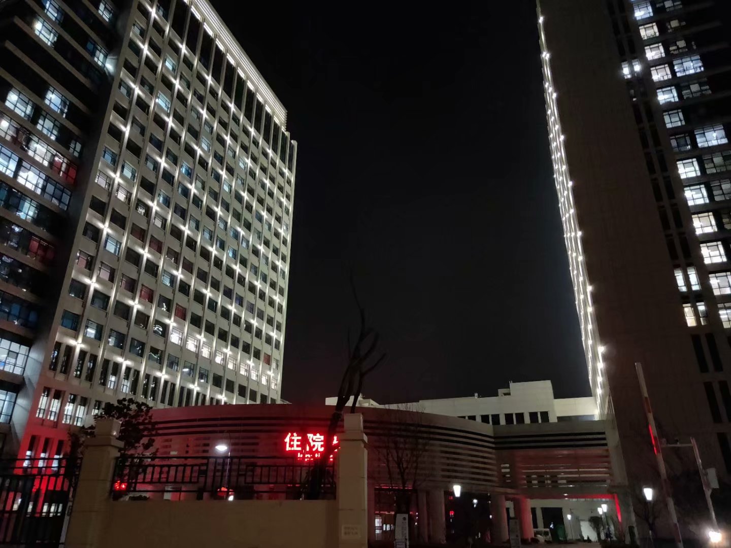 和杨睿住相邻房间的,是淮南朝阳医院呼吸内科护士长杨林,她也分享了