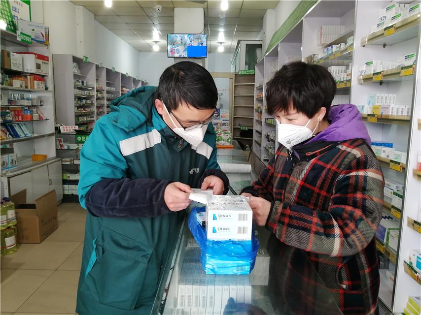 经济日报：邮政投递员：“因为人民有需要，我们必须义无反顾”