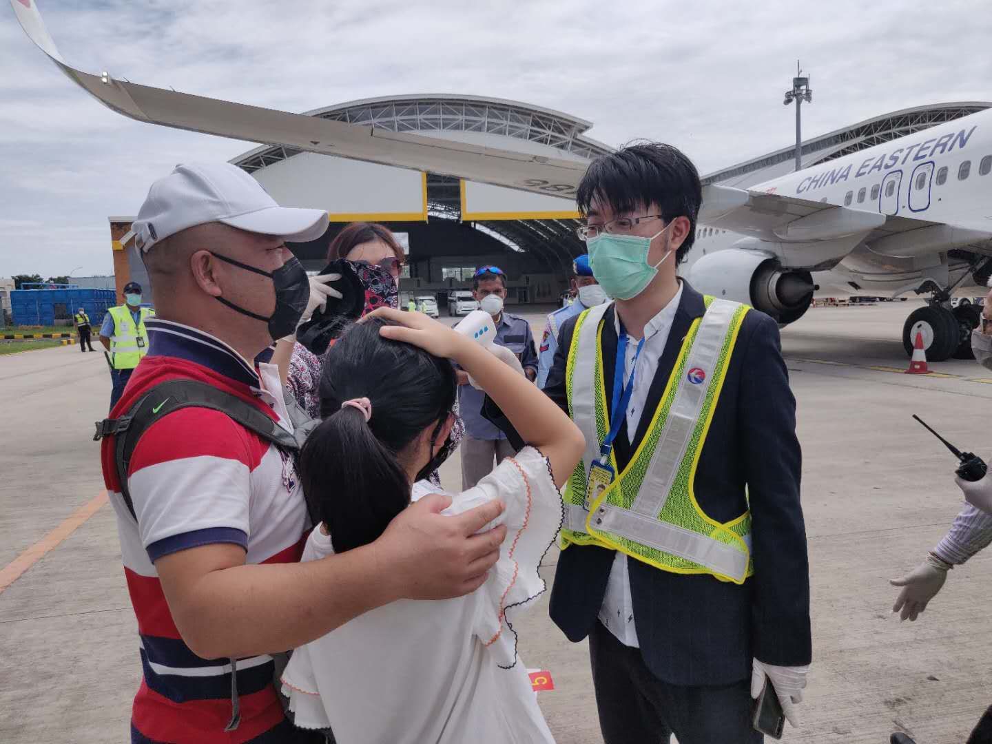 [经济日报]温暖回家路！东航包机飞越8300公里从巴厘岛接回61名湖北同胞