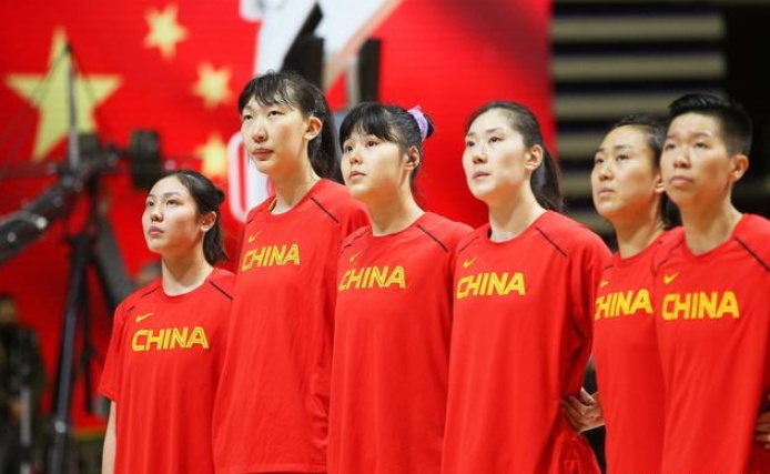 老陈聊体育@喜大普奔！中国女篮创造此次奥运资格赛最大冷门，姚明的表情亮了