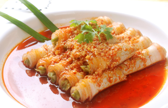 蒜泥白肉,这道菜听起来就吸引人,口感香嫩不油腻!