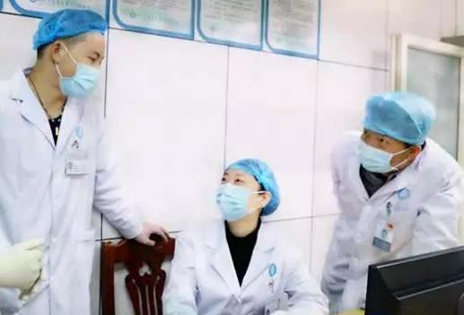 [中国小康网]情侣延迟婚礼，为抗击疫情贡献力量，这样的付出也“别样”浪漫