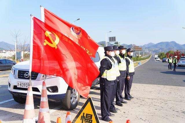 [中国小康网]情侣延迟婚礼，为抗击疫情贡献力量，这样的付出也“别样”浪漫