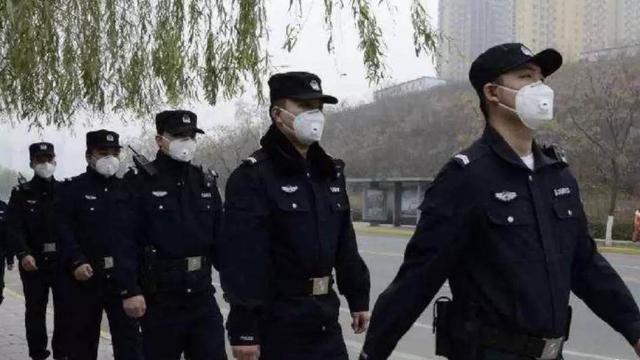 [中国小康网]情侣延迟婚礼，为抗击疫情贡献力量，这样的付出也“别样”浪漫