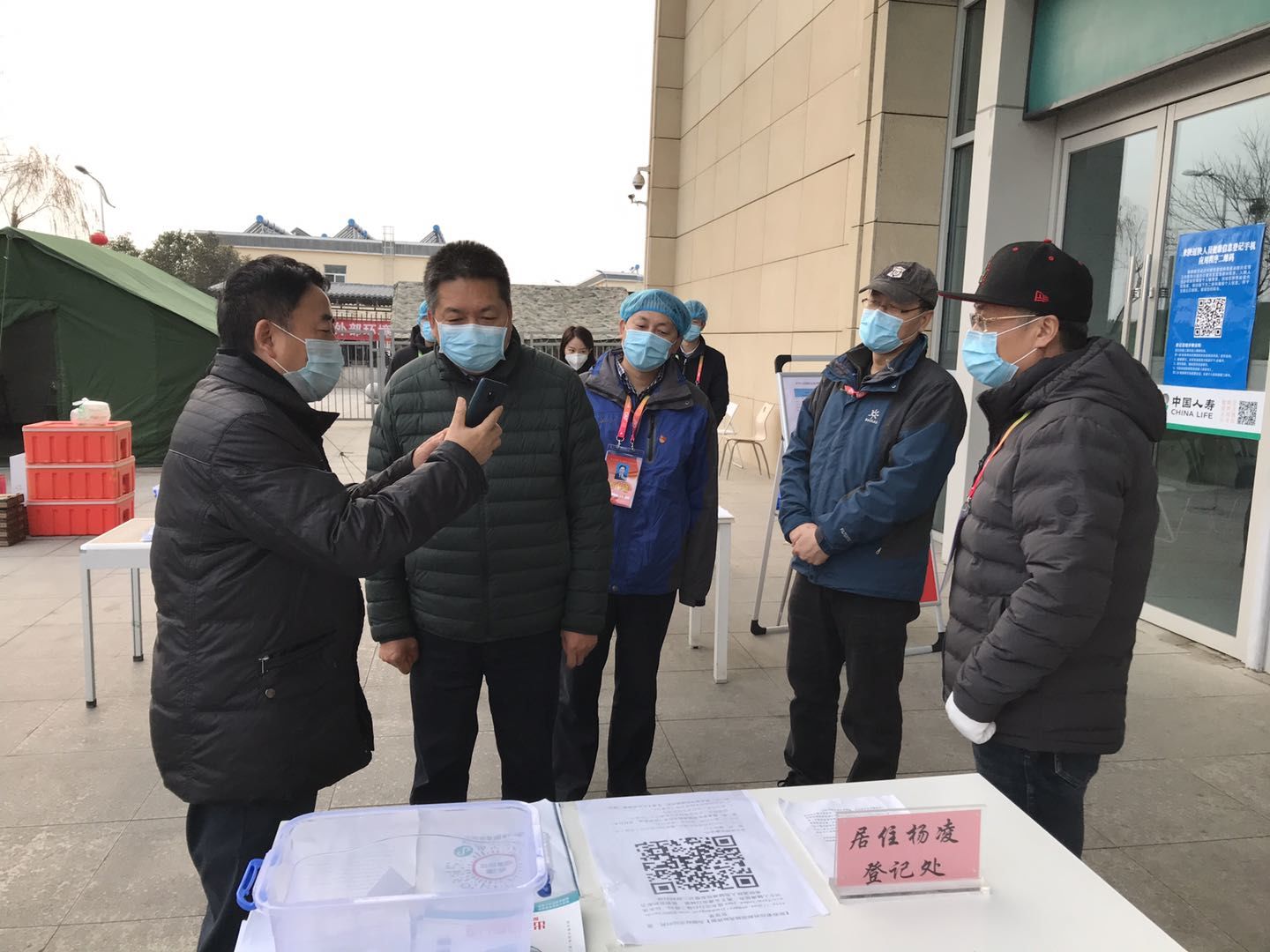 杨凌党员干部战疫一线过元宵