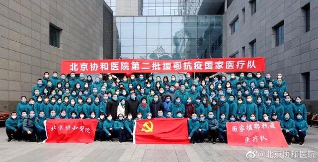 #武汉交通广播#莫名感动！这些“天团”会师武汉，机场偶遇互道加油